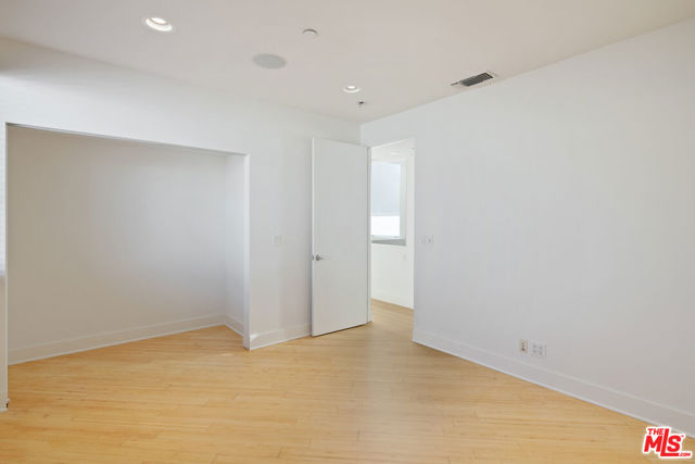 43 Ozone Avenue, B photo 22