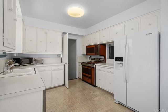 3370 Manning Court photo 9