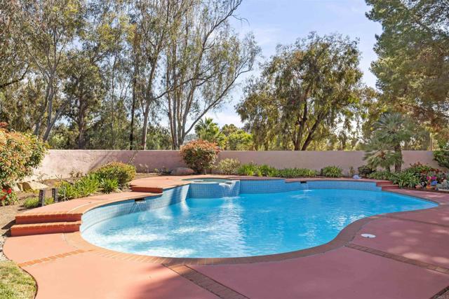 Detail Gallery Image 10 of 60 For 16883 Saint Andrews Dr, Poway,  CA 92064 - 5 Beds | 5/1 Baths