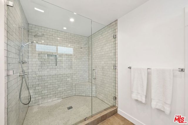 400 Chautauqua Boulevard, Pacific Palisades CA: https://media.crmls.org/mediaz/c9ba7fc4-719c-48ac-8bfc-305da0a08175.jpg
