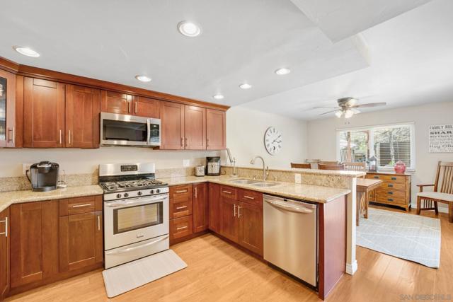 1627 Woodrun Place, El Cajon CA: https://media.crmls.org/mediaz/c9babb6a-b8b3-4f75-8dcd-d60133651668.jpg