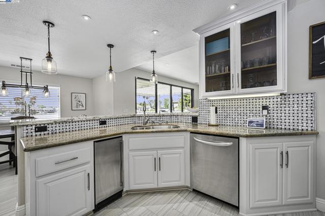4892 South Pt, Discovery Bay CA: https://media.crmls.org/mediaz/c9bada46-2521-4e1f-bdee-0a466c08722f.jpg
