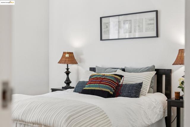 2632 Warring St, Berkeley CA: https://media.crmls.org/mediaz/c9bafa21-fe70-46ad-9baa-d97c83ec5d62.jpg