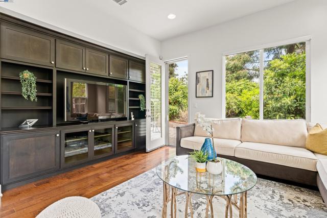 35607 Embassy Common, Fremont CA: https://media.crmls.org/mediaz/c9bafef1-9ca8-4d63-b38a-05a23798371d.jpg