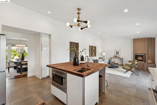 Image 13 of 60 For 7919 Phaeton Dr