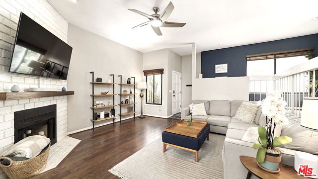 4315 Duquesne Avenue, Culver City CA: https://media.crmls.org/mediaz/c9bb8e93-ef05-453a-aa88-7b985c9fa442.jpg