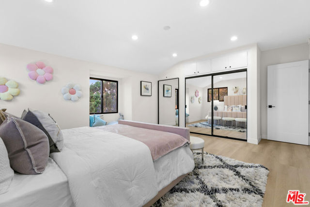 5132 Escobedo Drive, Woodland Hills CA: https://media.crmls.org/mediaz/c9bbc197-be85-4b4b-b4db-0d1bfa94ff60.jpg