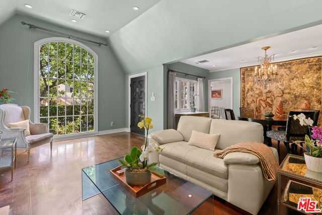 9053 Elevado Street photo 4