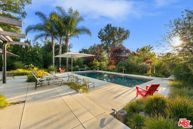 20605 Cheney Drive, Topanga CA: https://media.crmls.org/mediaz/c9bc1090-f924-4306-9567-419898f00a97.jpg
