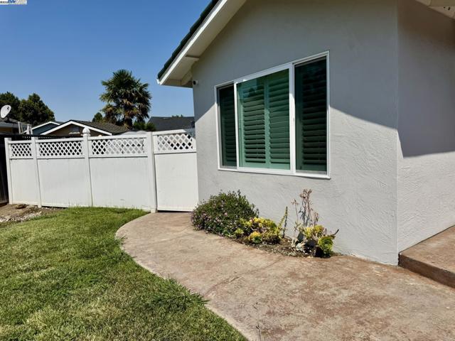 4955 Swindon Pl, Newark CA: https://media.crmls.org/mediaz/c9bc2368-79dd-4cf9-aaf5-7ef1f214b7ba.jpg