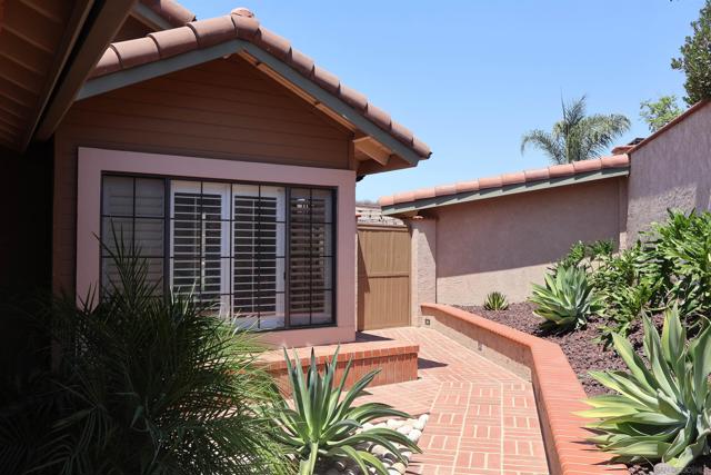 672 Chateau Place, Escondido CA: https://media.crmls.org/mediaz/c9bc507b-3979-4918-b8ea-eabe056c8bf6.jpg