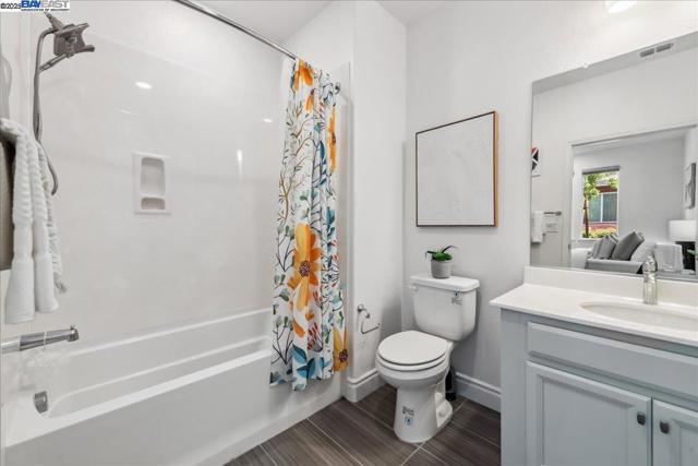 3933 Eminence St, Dublin CA: https://media.crmls.org/mediaz/c9bc6b90-7071-482c-9703-c7b7b74fe41e.jpg