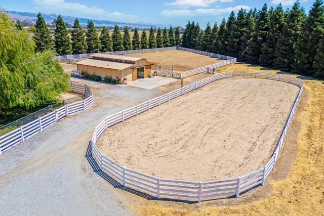 12320 Highland Estates Lane, San Martin CA: https://media.crmls.org/mediaz/c9bcbe31-8ee9-4773-978e-100ab0737570.jpg