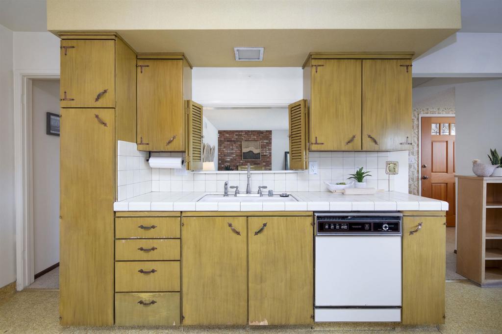 MLS #250036478SD img 17