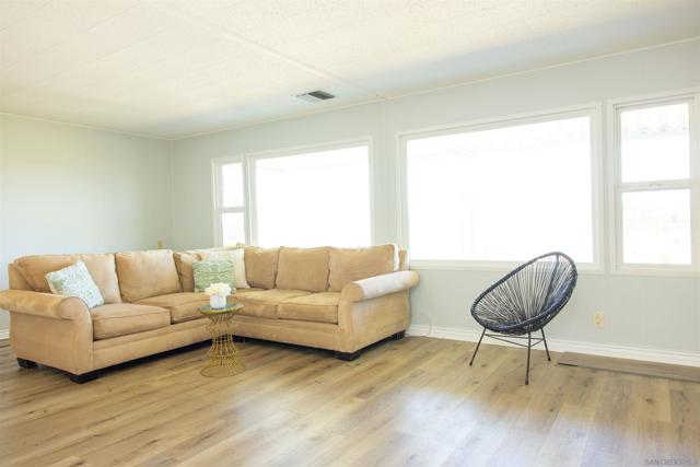 444 N El Camino Real, Encinitas CA: https://media.crmls.org/mediaz/c9bd4c35-e8ea-48b2-af88-c3101b90a947.jpg