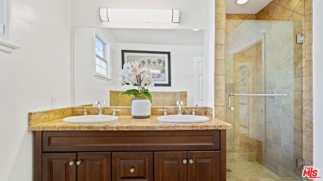Bathroom #1 (Dual Sinks, Standing Shower)