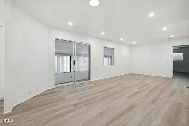 Detail Gallery Image 8 of 39 For 206 Browning Ave #206,  Ventura,  CA 93003 - 2 Beds | 1 Baths
