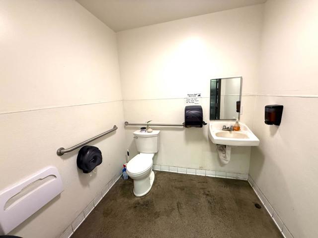 3560 3560 G Street, Merced CA: https://media.crmls.org/mediaz/c9be4f71-0e6a-4773-a210-62cd1843c668.jpg