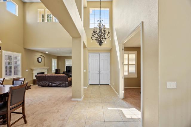 2132 Gold Poppy St, Brentwood CA: https://media.crmls.org/mediaz/c9be9456-d309-4d58-a47f-8026474b220c.jpg