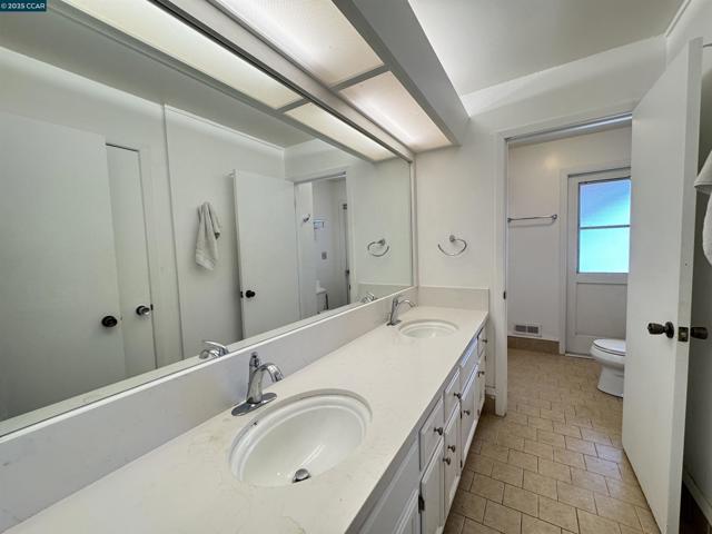 269 Birchwood Dr, Moraga CA: https://media.crmls.org/mediaz/c9beada1-e701-4a84-b750-a6a656ef96ef.jpg
