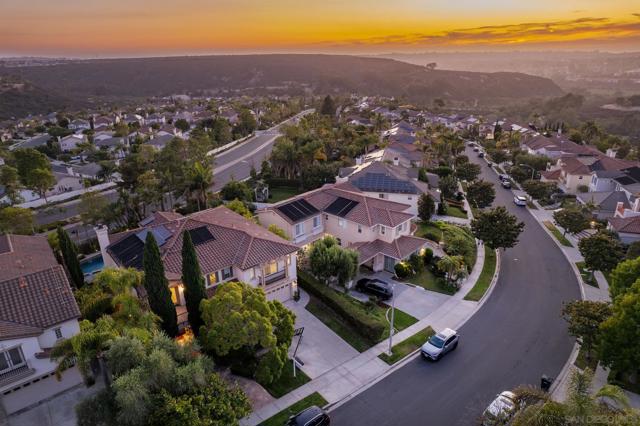 5255 Greenwillow Ln, San Diego CA: https://media.crmls.org/mediaz/c9beea65-e150-497b-91fc-a26f049385fa.jpg