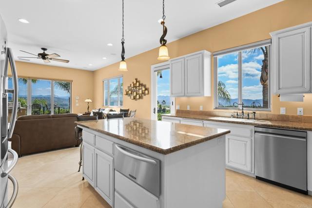 Detail Gallery Image 19 of 38 For 164 Dawn View Way, El Cajon,  CA 92021 - 4 Beds | 2/2 Baths