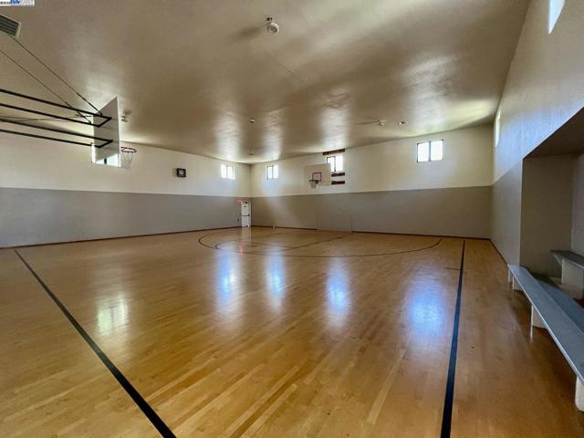 3287 Shadow Park Pl, San Jose CA: https://media.crmls.org/mediaz/c9c00993-707b-426f-a3e1-af15a34b6cd4.jpg
