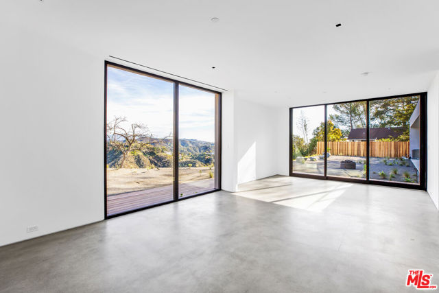 1448 STRADELLA Road, Los Angeles CA: https://media.crmls.org/mediaz/c9c02b79-8d0b-4a09-8e1b-9316ed93feff.jpg