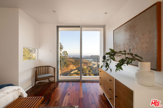 6300 Mulholland Highway, Los Angeles CA: https://media.crmls.org/mediaz/c9c06216-8ad5-4af2-95d5-24f7e7970317.jpg