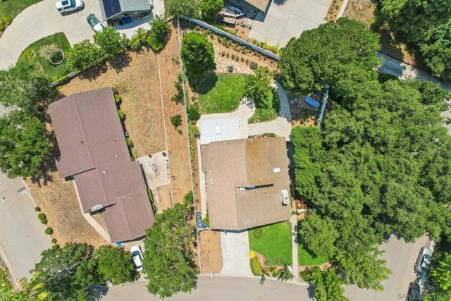 2807 Carlton Way, Fallbrook CA: https://media.crmls.org/mediaz/c9c0a1b4-0b8b-4579-a94e-60c916bfd5c3.jpg