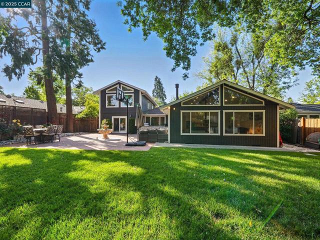 1836 Newell Ave, Walnut Creek CA: https://media.crmls.org/mediaz/c9c0db64-0fc5-4af0-a64b-e42ea80b22dd.jpg
