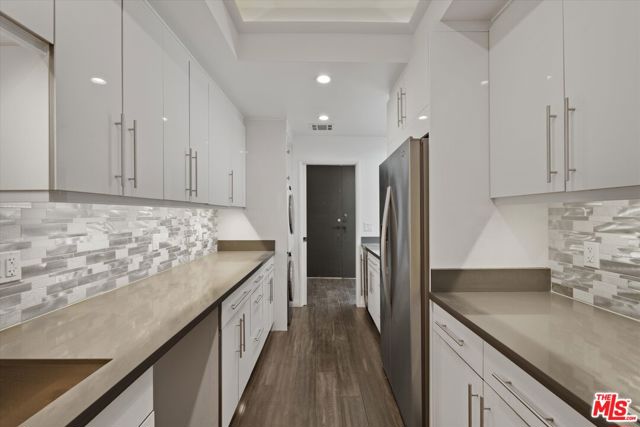 2175 S Beverly Glen Boulevard, Los Angeles CA: https://media.crmls.org/mediaz/c9c1bdb6-c55d-48ff-9add-5a0d25ac5a2b.jpg