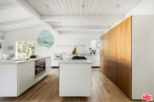5911 Canyon Heights Lane, Los Angeles CA: https://media.crmls.org/mediaz/c9c1e83d-8cae-49dd-9c66-9cedc4154ffe.jpg