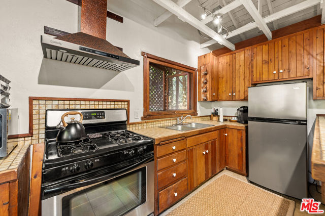 20158 Observation Drive, Topanga CA: https://media.crmls.org/mediaz/c9c1ecb8-d877-4a2c-85df-9d58970e2ae9.jpg