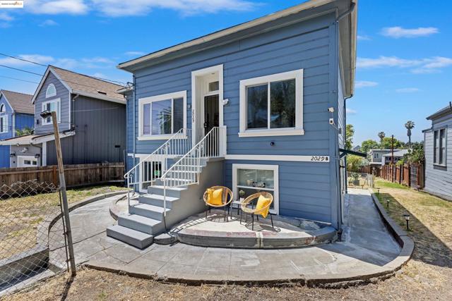 2029 E 22nd St, Oakland CA: https://media.crmls.org/mediaz/c9c25eae-a39a-45b4-8684-3b887cff614f.jpg