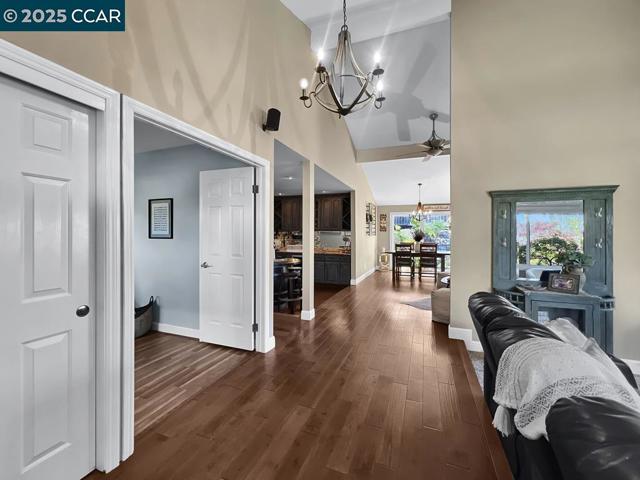 14 Mt Eden Pl, Clayton CA: https://media.crmls.org/mediaz/c9c295ca-b326-432d-824b-9be00c600250.jpg