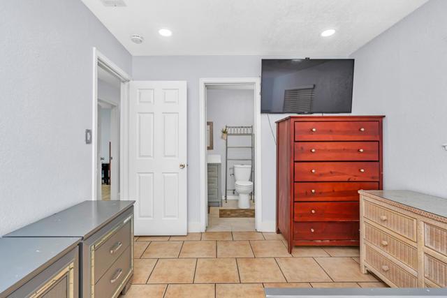 1005 W 8th Street, Merced CA: https://media.crmls.org/mediaz/c9c40701-e26d-4137-b161-818389eb4318.jpg