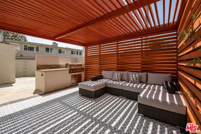 1553 S Saltair Avenue, Los Angeles CA: https://media.crmls.org/mediaz/c9c4b799-b742-4374-a51d-f25c229cda60.jpg