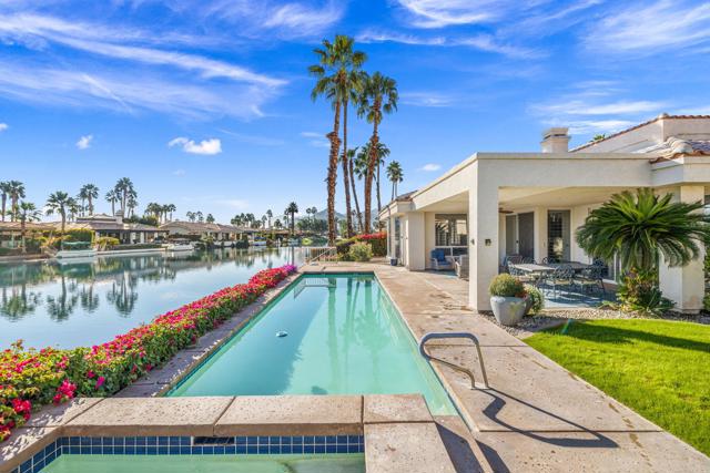 47560 Via Montigo, La Quinta CA: https://media.crmls.org/mediaz/c9c4bb43-00d2-481f-aae6-4849e925f1db.jpg