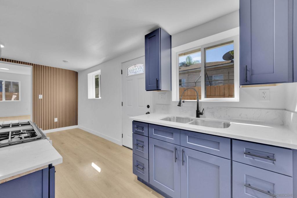 4312 Winona Ave - photo 5