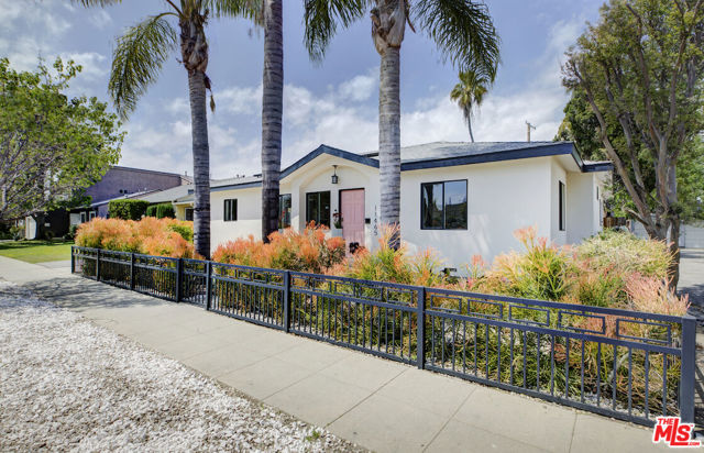 11465 Cumpston Street photo 2