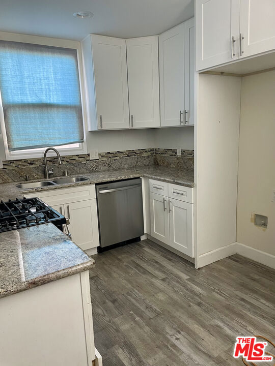 1904 W 37th Place, Los Angeles CA: https://media.crmls.org/mediaz/c9c4f77e-31af-4c8f-b2cd-acefb96b0fa8.jpg