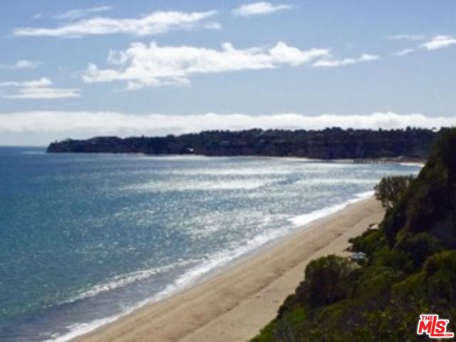27500 Pacific Coast Highway, Malibu CA: https://media.crmls.org/mediaz/c9c51abb-470b-4efa-90a7-bcb4c8482a2b.jpg