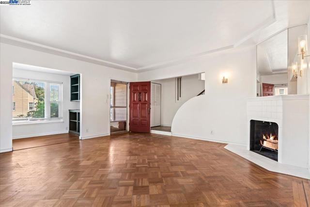 137 Viewmont Ave, Vallejo CA: https://media.crmls.org/mediaz/c9c572e7-b3f3-493d-a326-630884f1af1f.jpg