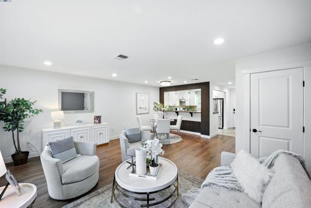 865 Carlisle Way, Sunnyvale CA: https://media.crmls.org/mediaz/c9c579d3-fee7-4e6c-9bc8-022394ca154c.jpg