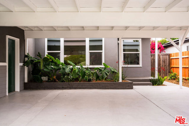 17638 Lemay Street, Lake Balboa CA: https://media.crmls.org/mediaz/c9c5be5a-10dc-4104-acbd-5ee622b6c50e.jpg
