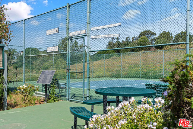 212 Paradise Cove Road, Malibu CA: https://media.crmls.org/mediaz/c9c74de6-1577-46c0-a36c-5a0f4150216e.jpg