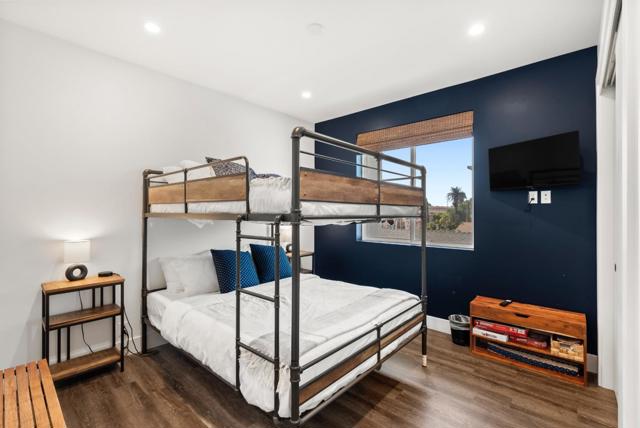 508 N Tremont Street, Oceanside CA: https://media.crmls.org/mediaz/c9c7baf7-a8b7-4430-a114-6912fae11cad.jpg