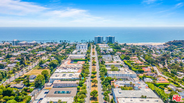 502 San Vicente Boulevard, Santa Monica CA: https://media.crmls.org/mediaz/c9c86409-fa78-48a8-8230-f09521fb7e64.jpg