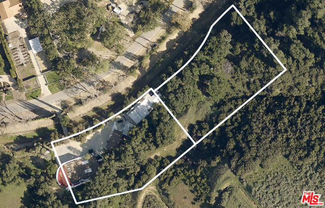 2470 Stokes Canyon Road, Calabasas CA: https://media.crmls.org/mediaz/c9c867e1-6f93-4eb9-88b6-ba8a615198a3.jpg